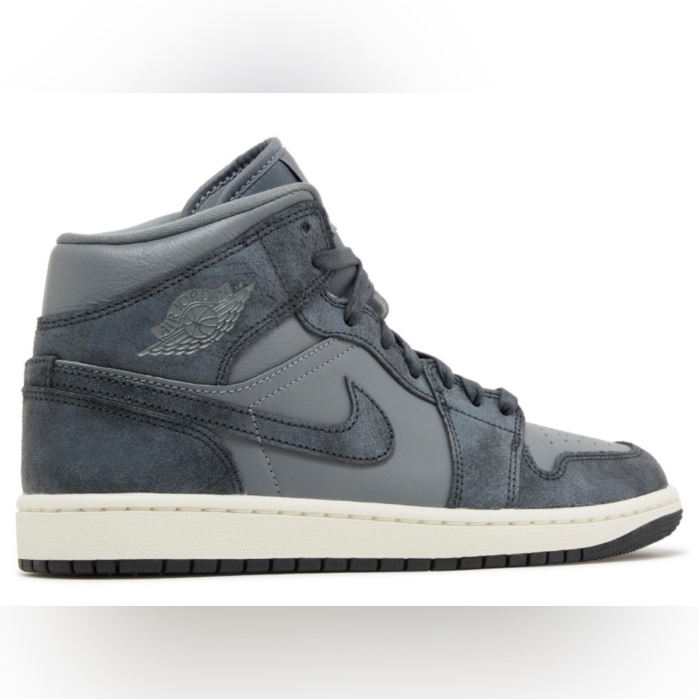 Nike Womens Sz 8.5 Air Jordan 1 Mid SE Gray Distressed Smoke Sneakers FJ3448-001